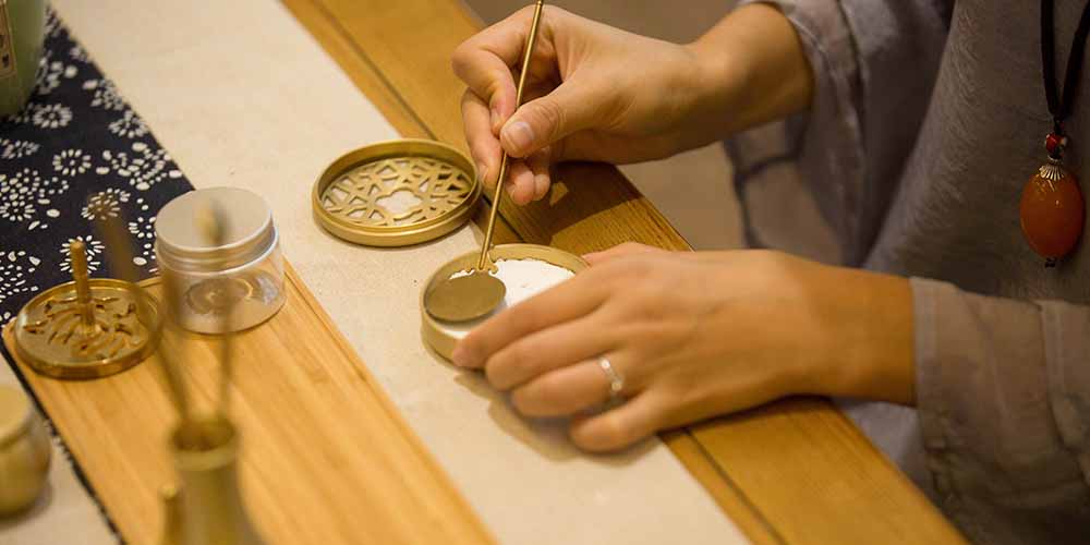 家裡怎麼點檀香才對?